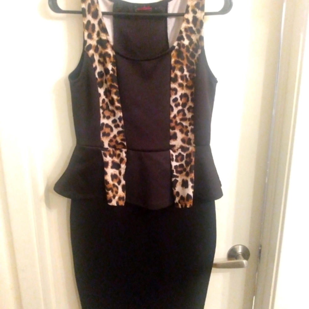 ❤️Black with leopard print Peplum Dress❤️